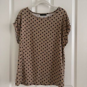 5/$15 Women’s Medium Polk a dot shirt Neutal